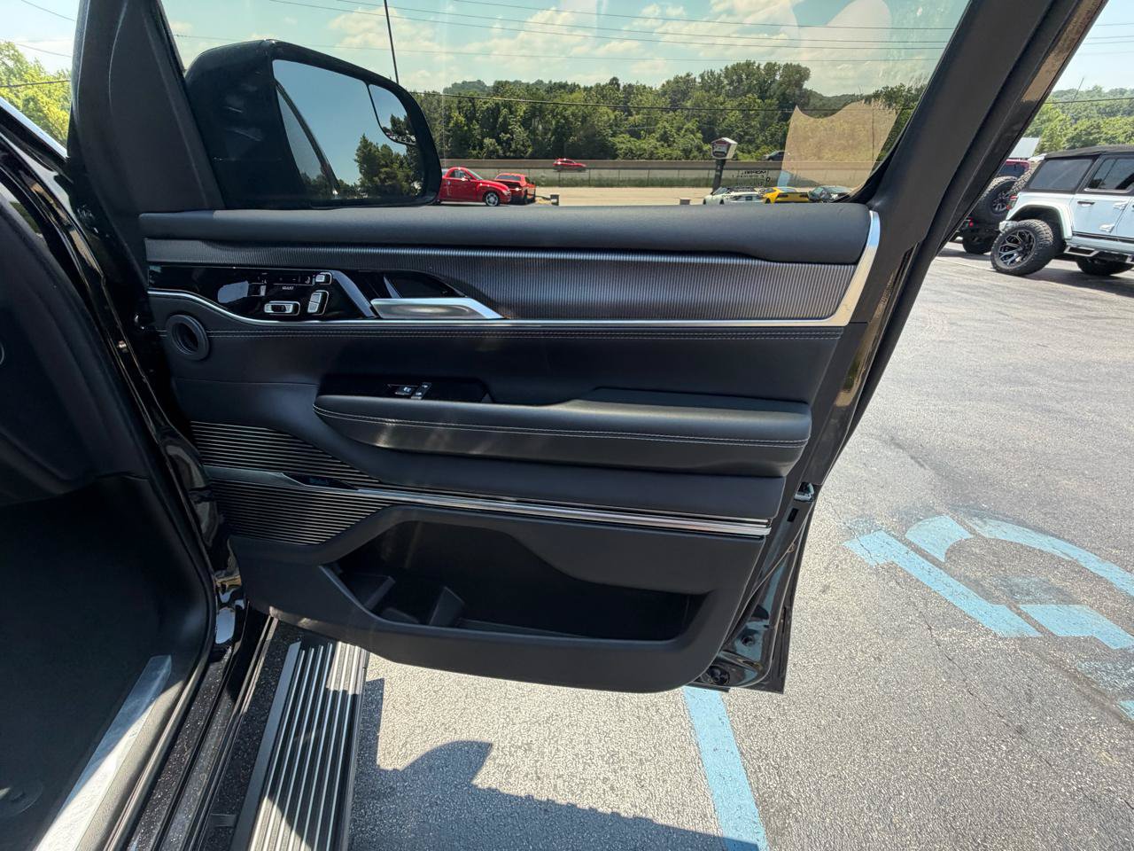 Used 2022 Jeep Grand Wagoneer Series II AWD/4WD image 47