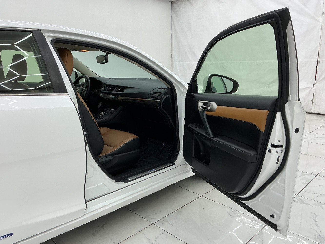 Used 2015 Lexus CT 200h FWD image 17