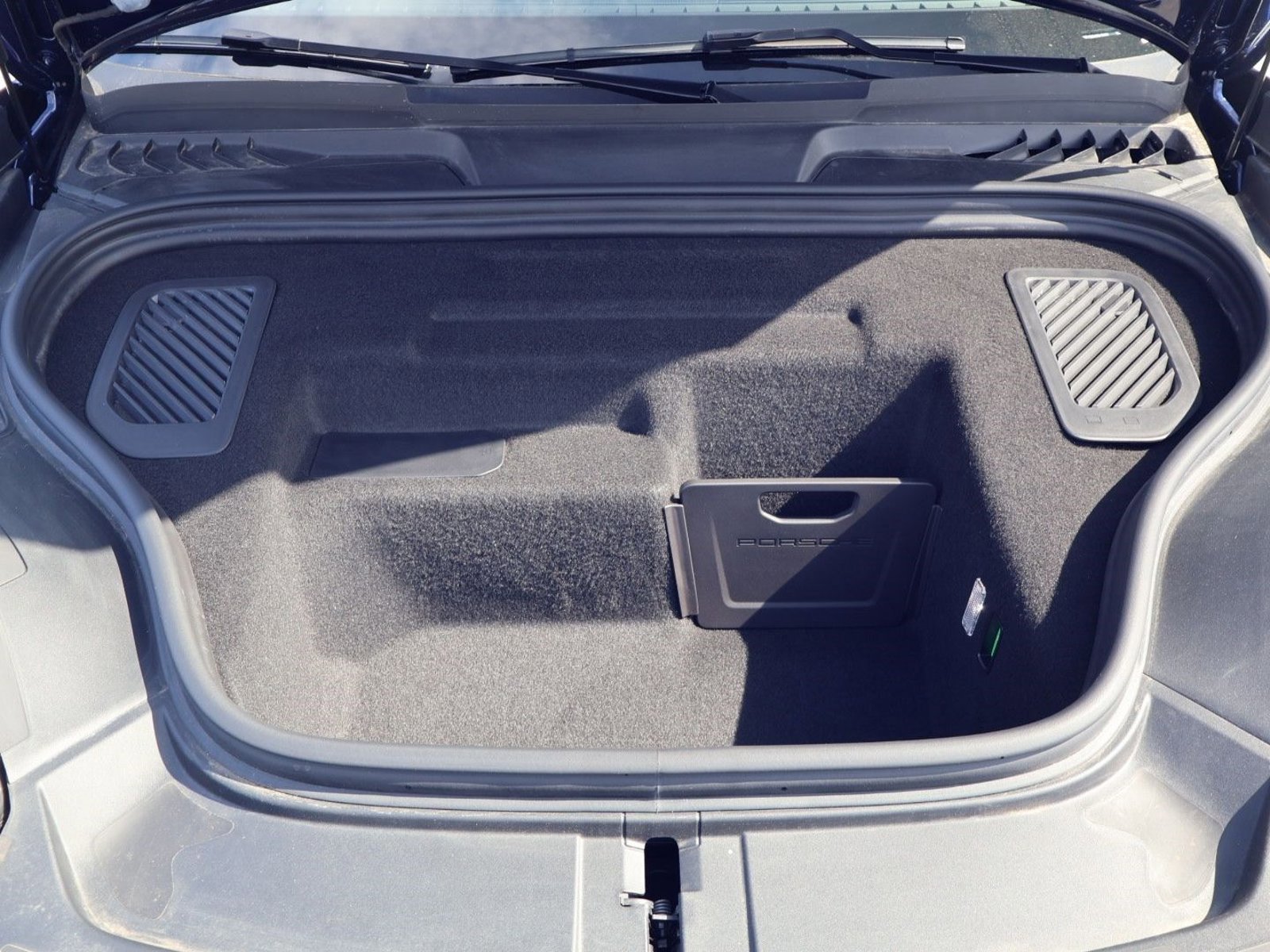 New 2025 Porsche Macan 4S Electric image 26