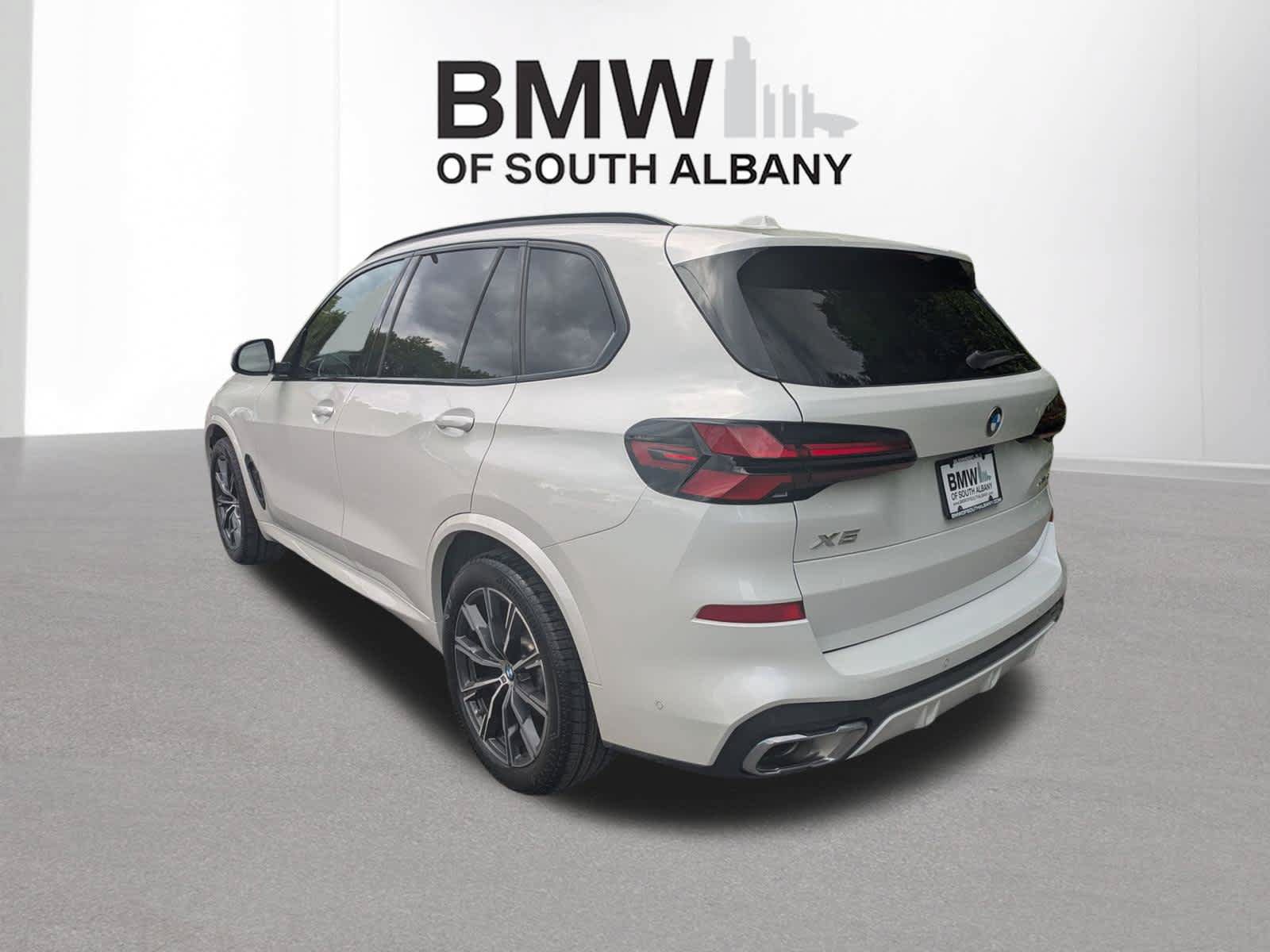 Used 2024 BMW X5 xDrive40i w/ M Sport Package AWD/4WD image 6