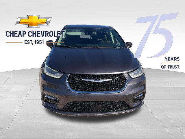 Used 2023 Chrysler Pacifica Touring-L FWD image 8