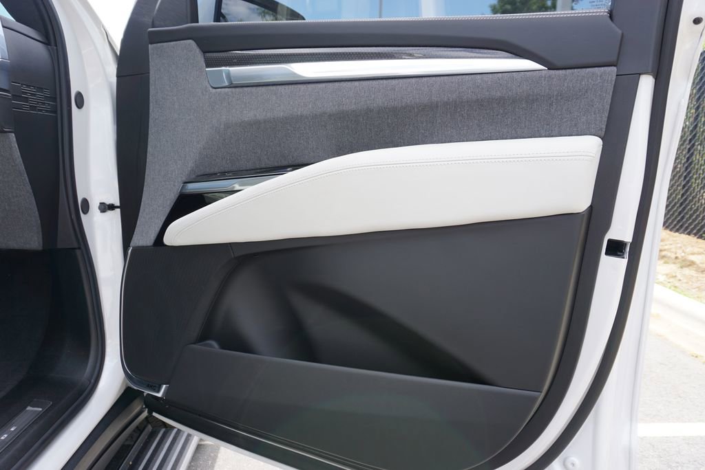 Used 2025 Cadillac Escalade ESV V image 51