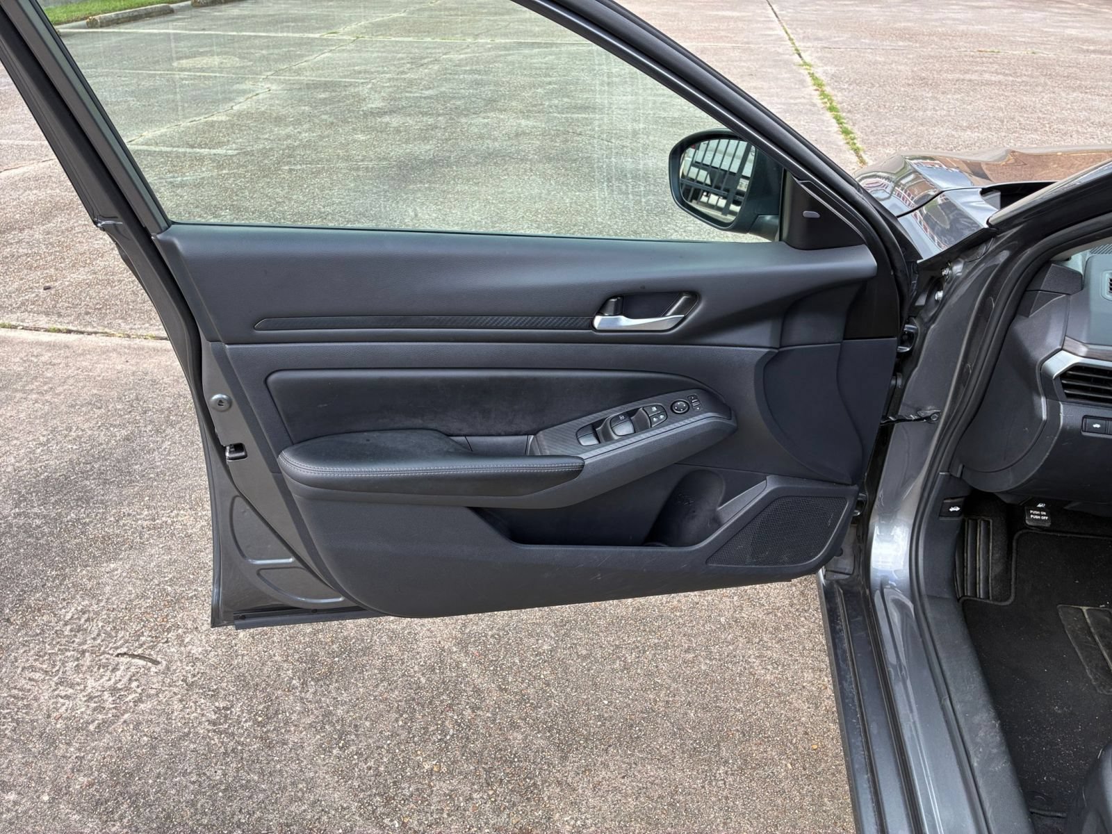 Used 2025 Nissan Altima 2.5 SV FWD image 18