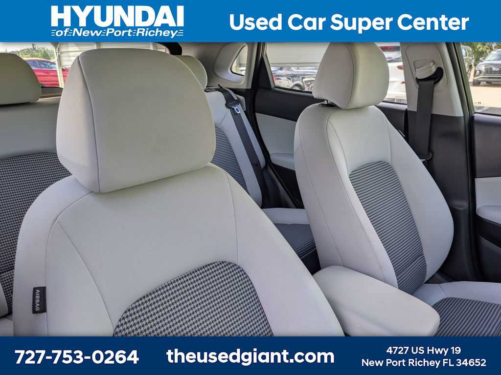 Used 2023 Hyundai Kona SE w/ Cargo Package FWD image 6