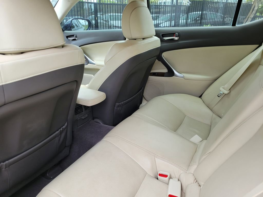 Used 2011 Lexus IS 250 w/ Premium Pkg Value Edition RWD image 8