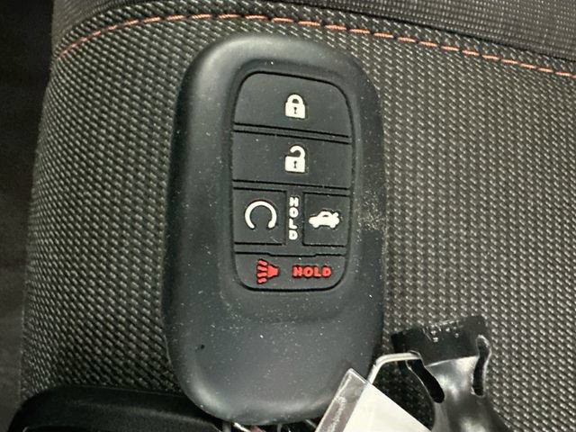 Used 2025 Honda Pilot Sport image 16