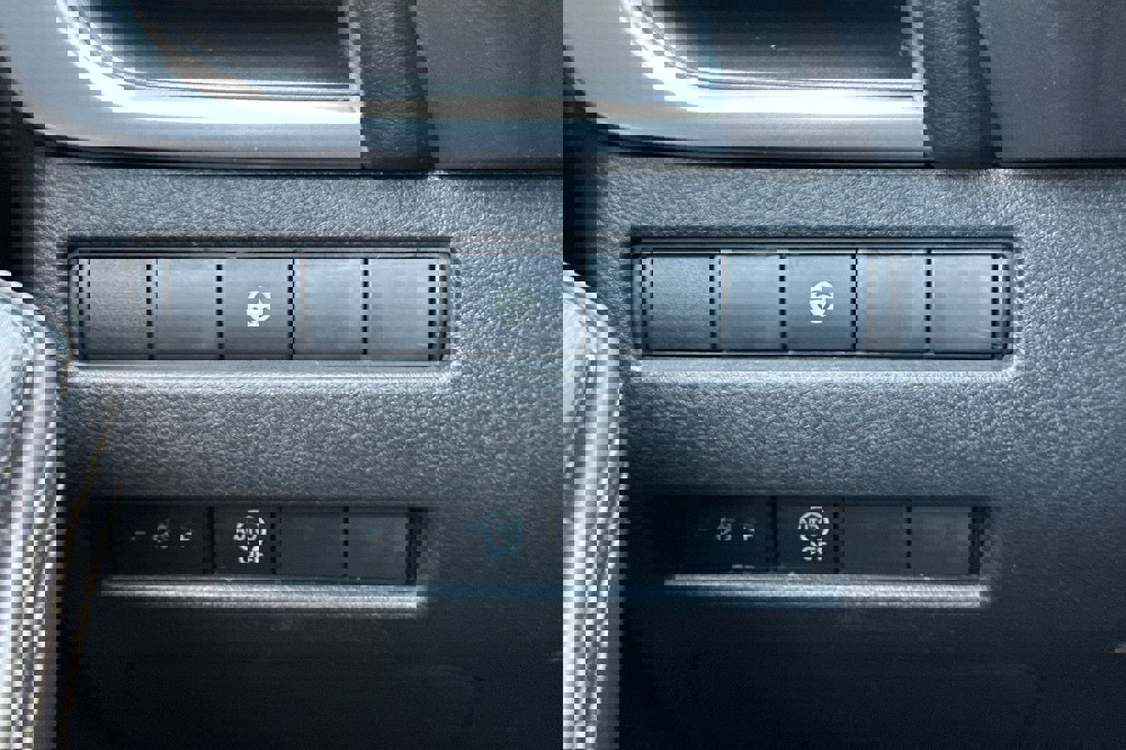 Used 2023 Nissan Rogue SV image 31