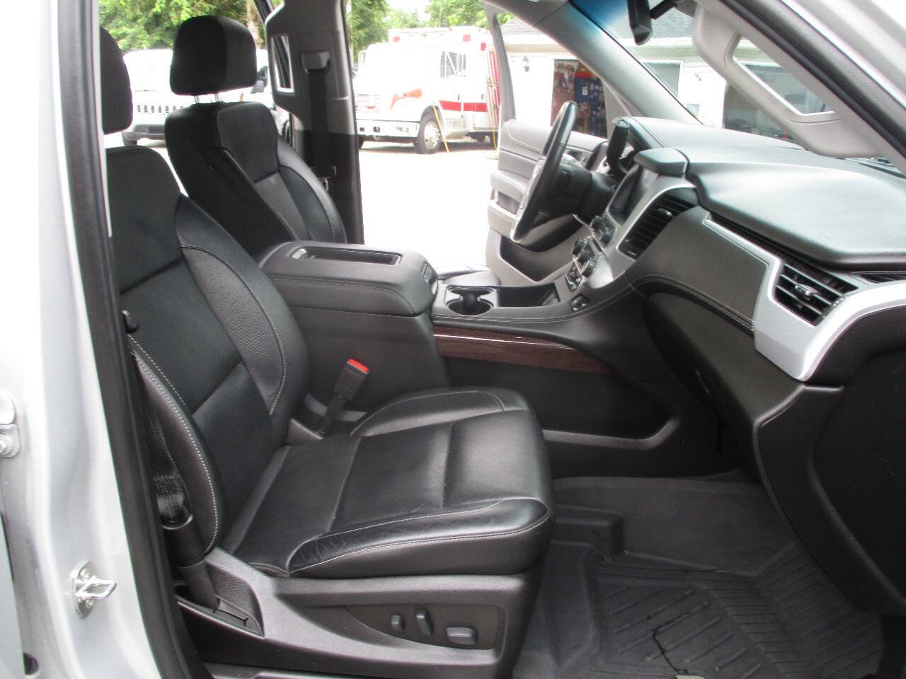 Used 2019 GMC Yukon SLT w/ Premium Edition AWD/4WD image 28