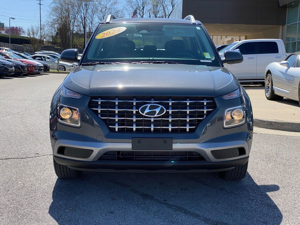 Used 2024 Hyundai Venue SEL image 2