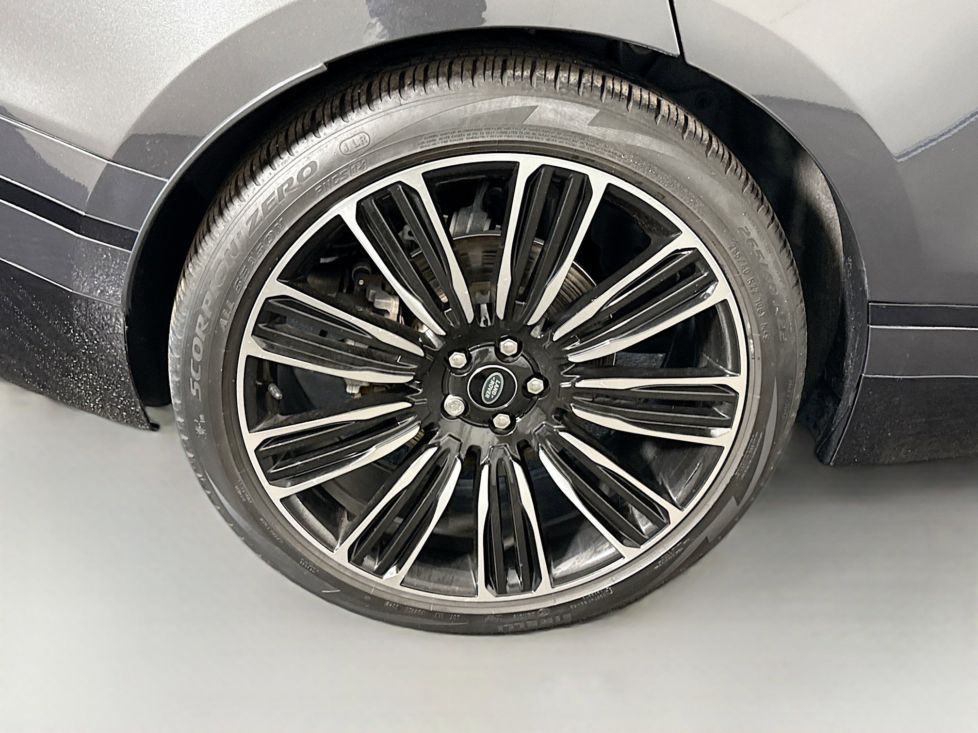 Used 2022 Land Rover Range Rover Velar R-Dynamic S image 33