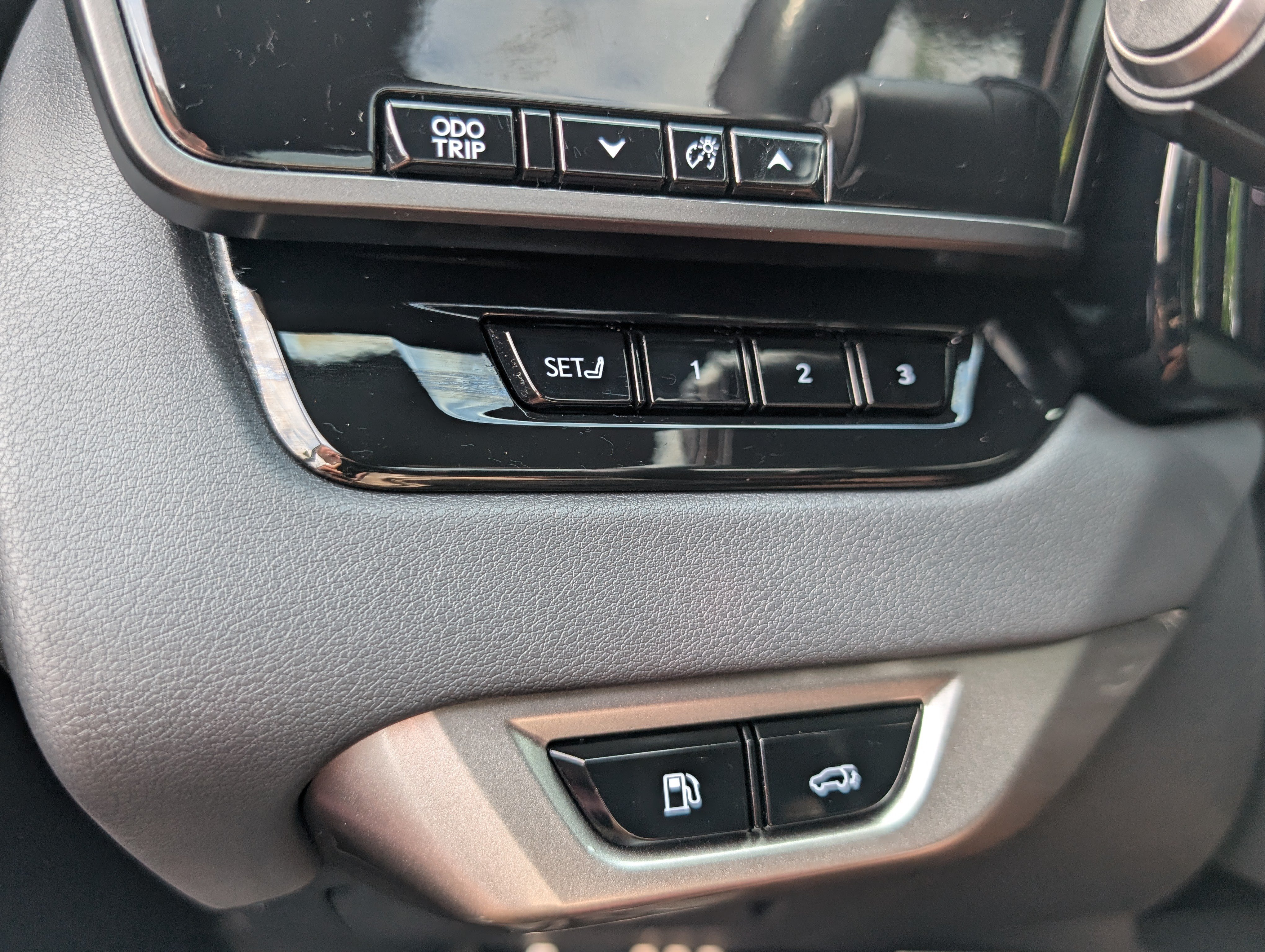 Used 2023 Lexus RX 500h F Sport w/ Cold Area Package AWD/4WD image 25