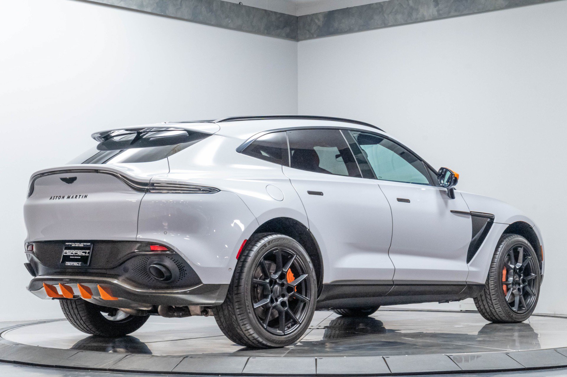 Used 2021 Aston Martin DBX AWD/4WD image 15