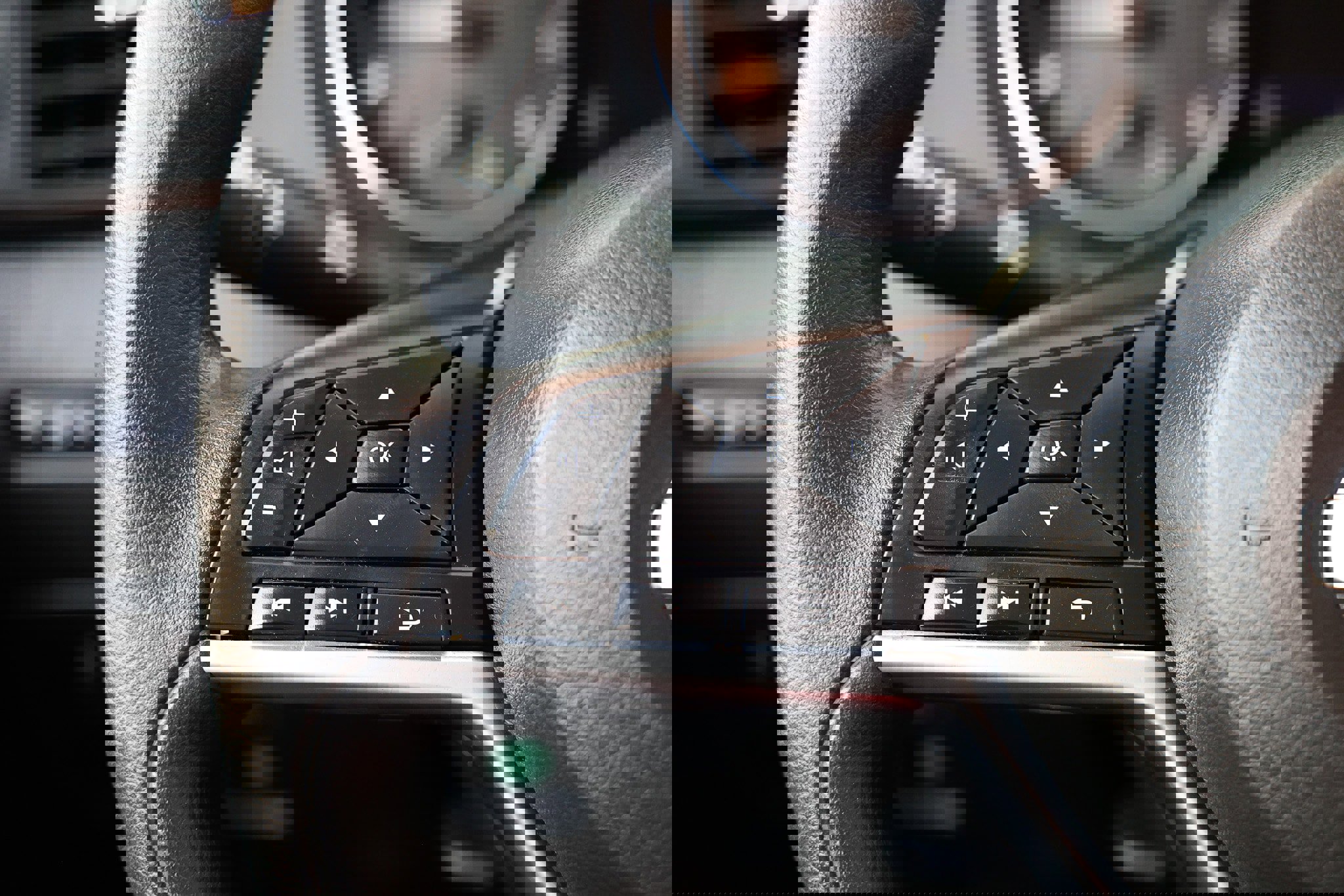 Used 2019 Nissan Rogue SV image 30