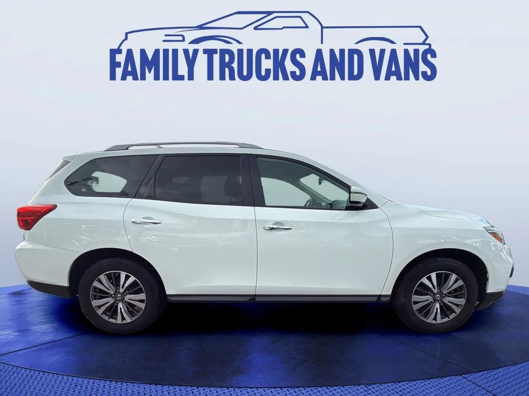 Used 2017 Nissan Pathfinder SV image 6