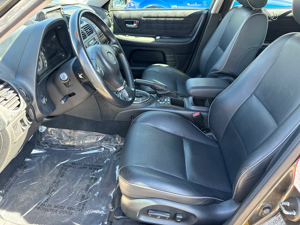 Used 2002 Lexus IS 300 SportCross RWD image 25