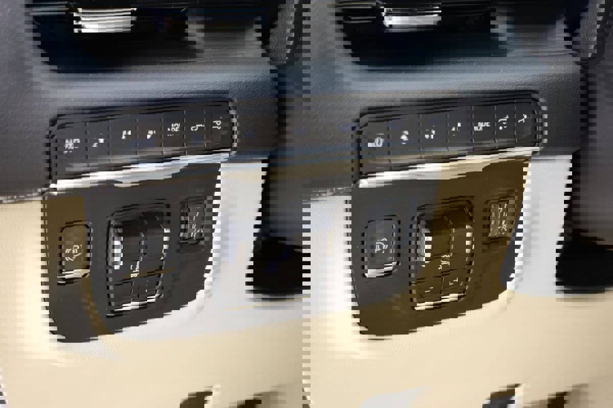 Used 2022 Cadillac Escalade ESV Premium Luxury w/ Performance Package image 26