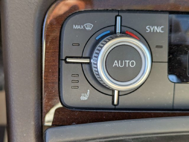 Used 2015 Volkswagen Touareg Sport AWD/4WD image 23