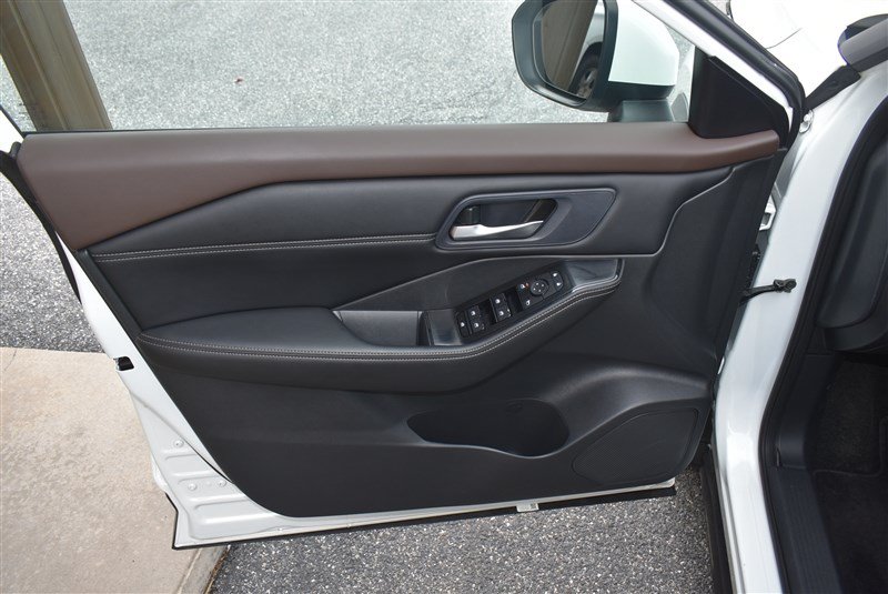 Used 2023 Nissan Rogue SV w/ SV Premium B Package AWD/4WD image 11