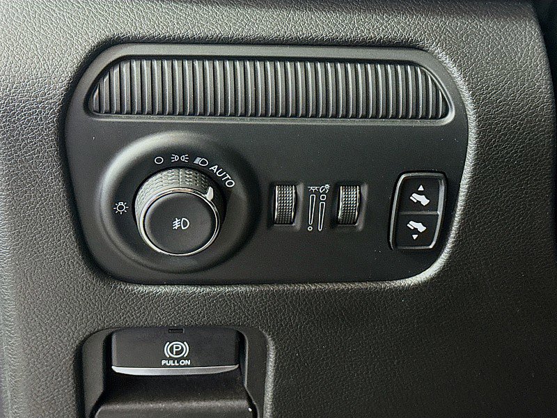 Used 2023 Jeep Wagoneer L Series II AWD/4WD image 10