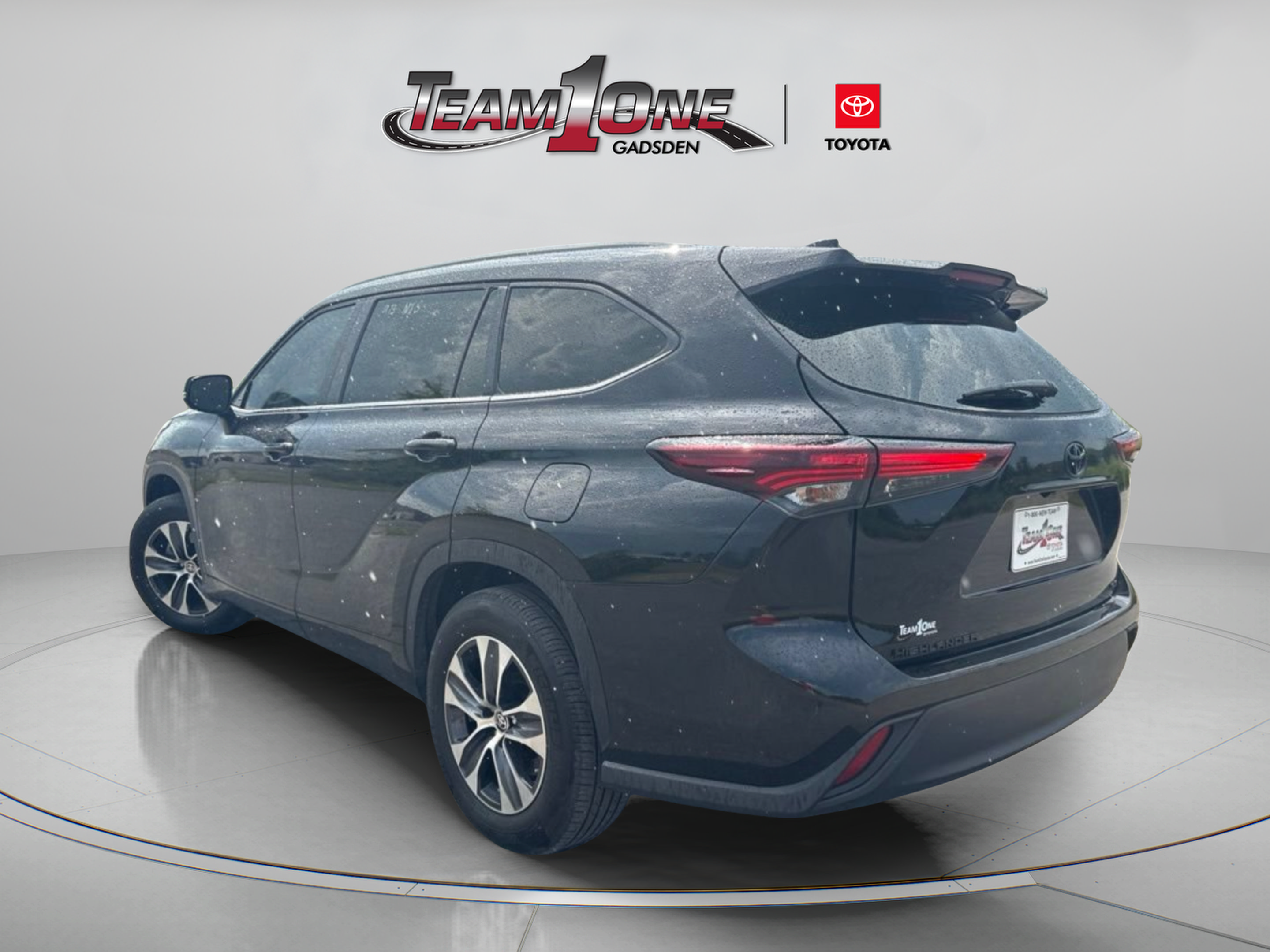 Used 2024 Toyota Highlander XLE FWD image 7