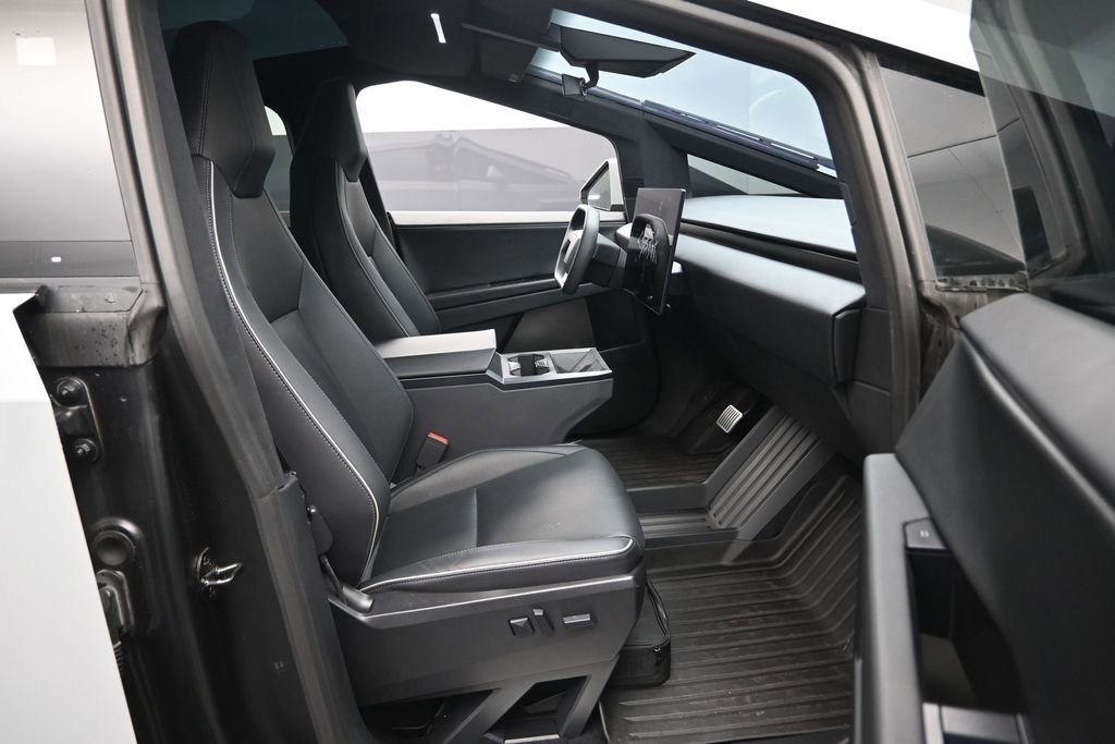 Used 2024 Tesla Cybertruck AWD Crew Cab image 26