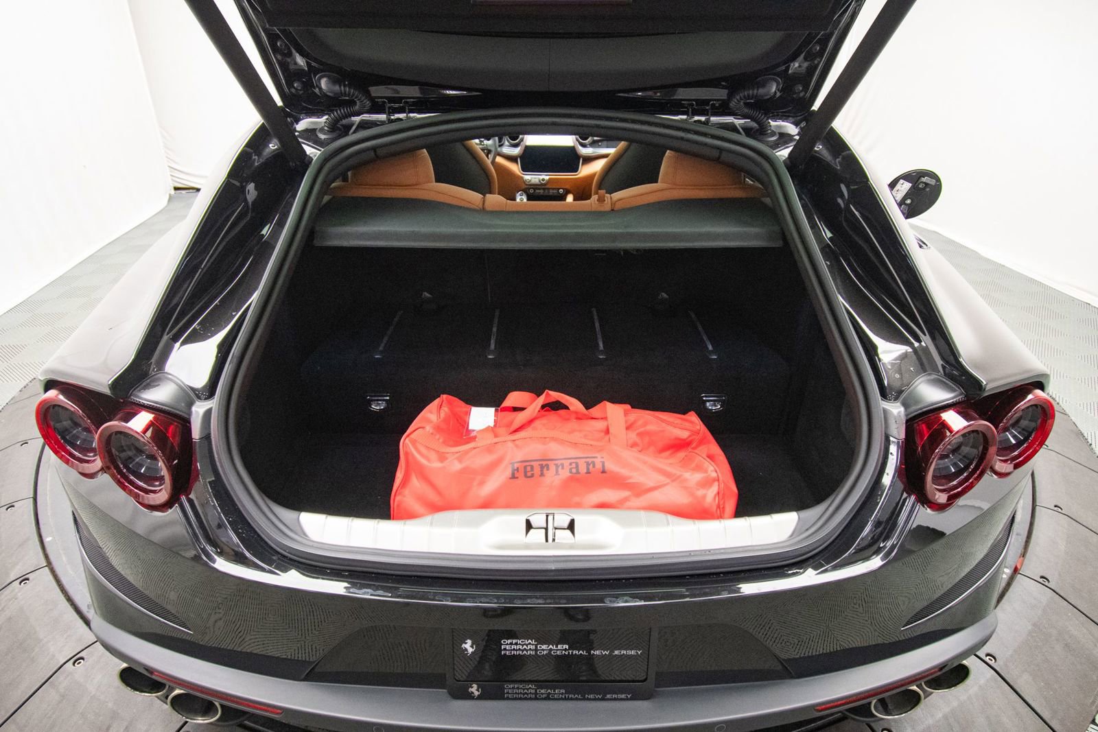 Used 2018 Ferrari GTC4Lusso AWD/4WD image 49