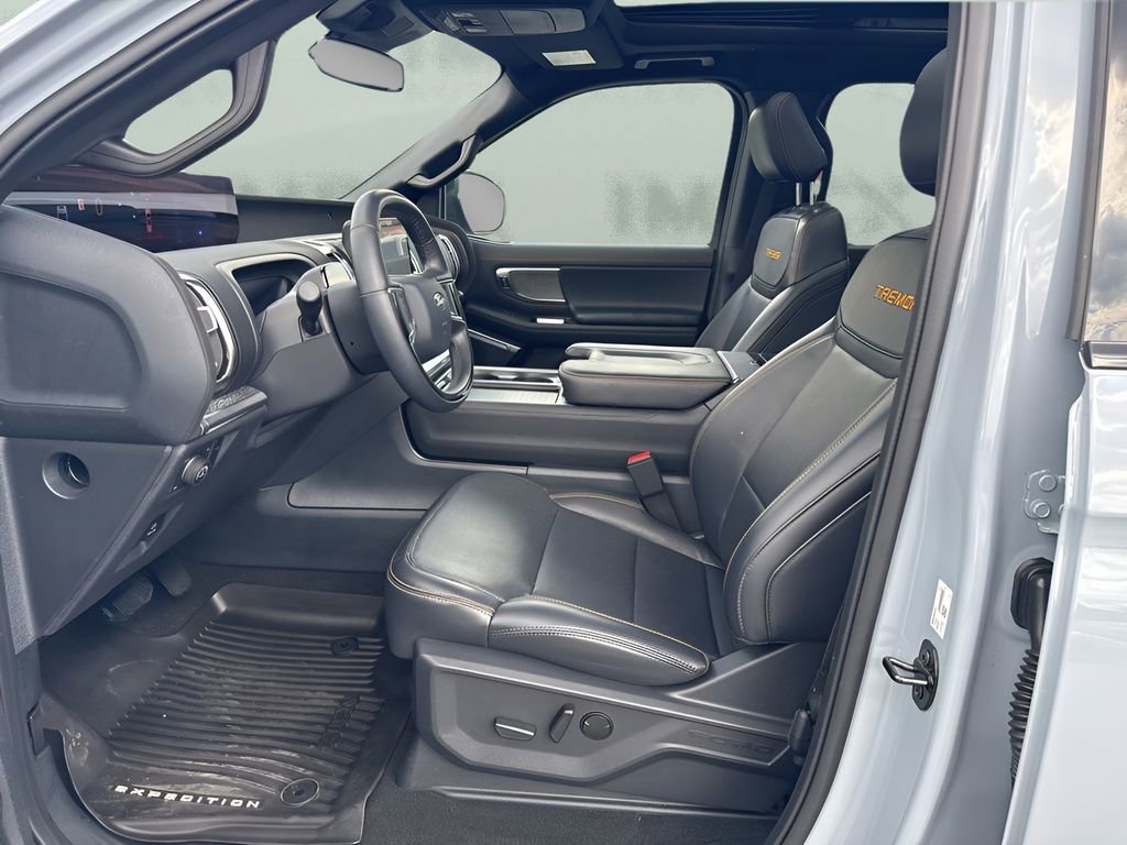 Used 2025 Ford Expedition Tremor AWD/4WD image 9