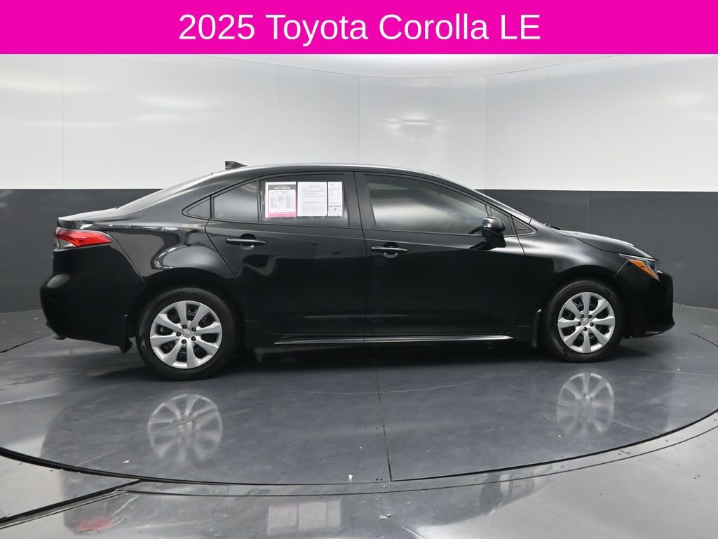 Used 2025 Toyota Corolla LE image 4