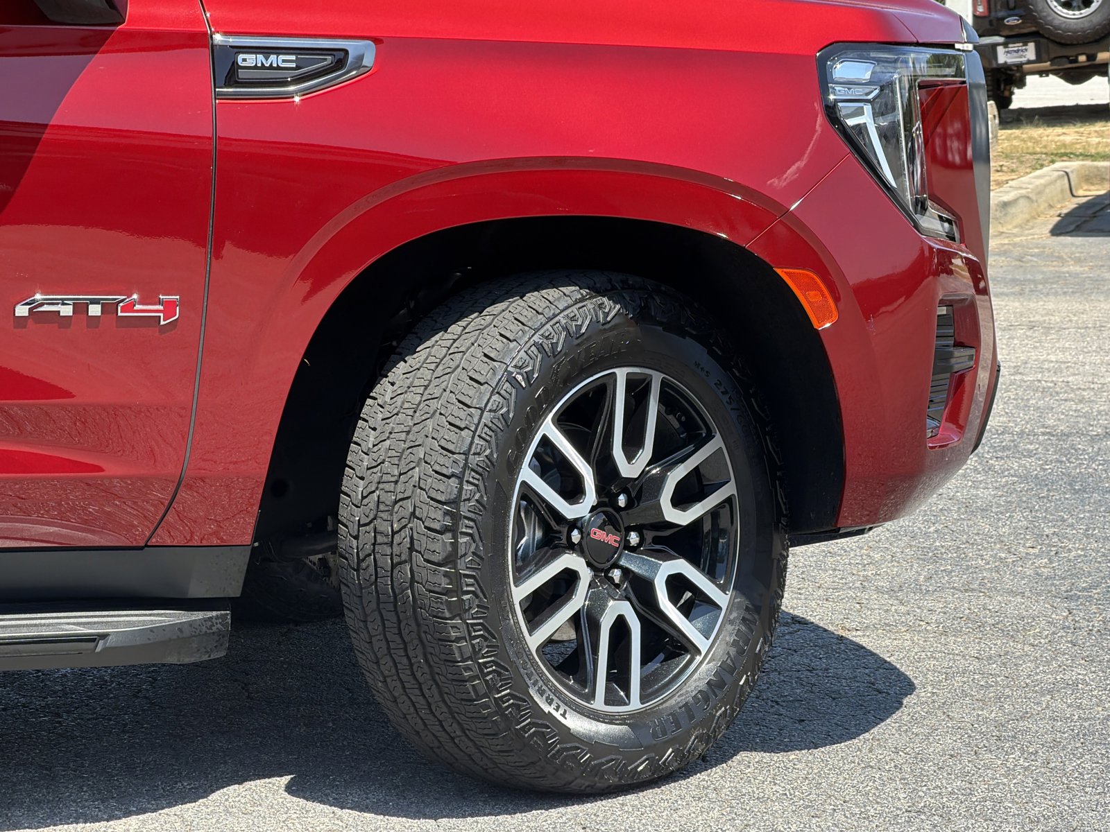 Used 2024 GMC Yukon AT4 w/ Technology Package image 5