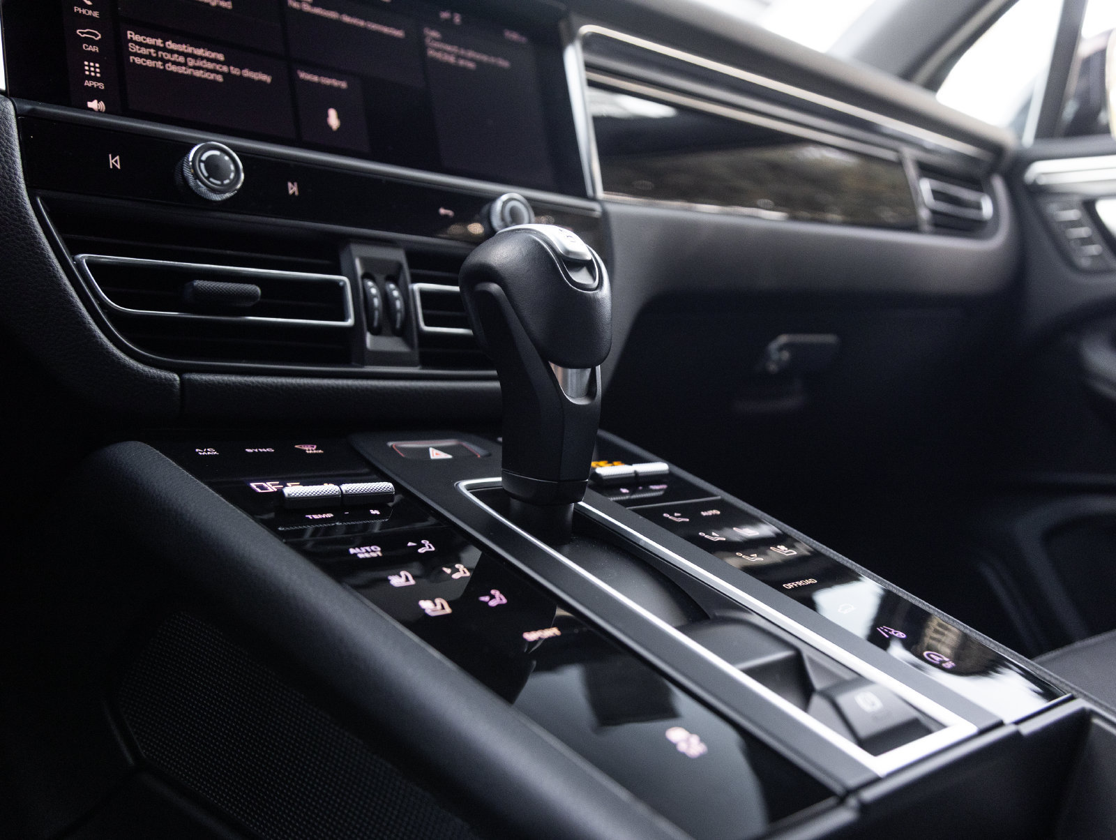 Certified 2023 Porsche Macan AWD/4WD image 26