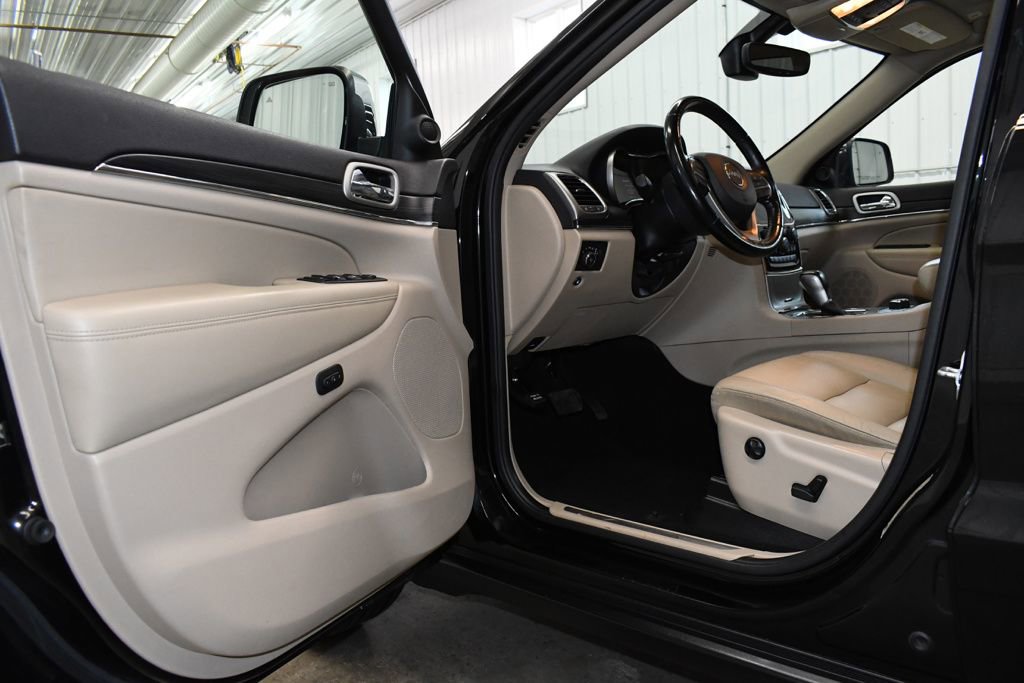 Used 2021 Jeep Grand Cherokee Limited w/ Sun & Sound Group AWD/4WD image 13