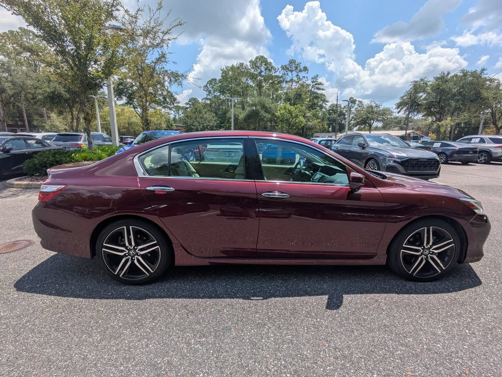 Used 2017 Honda Accord Touring image 2