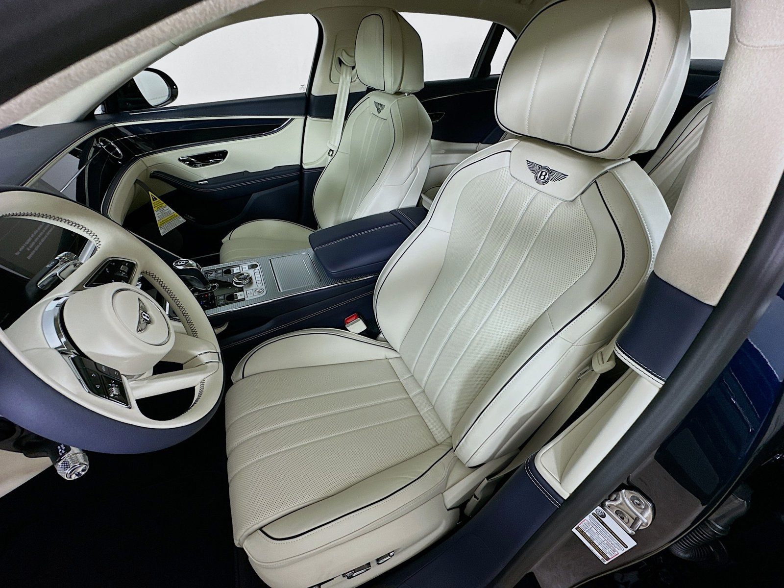 New 2026 Bentley Flying Spur V8 AWD/4WD image 37