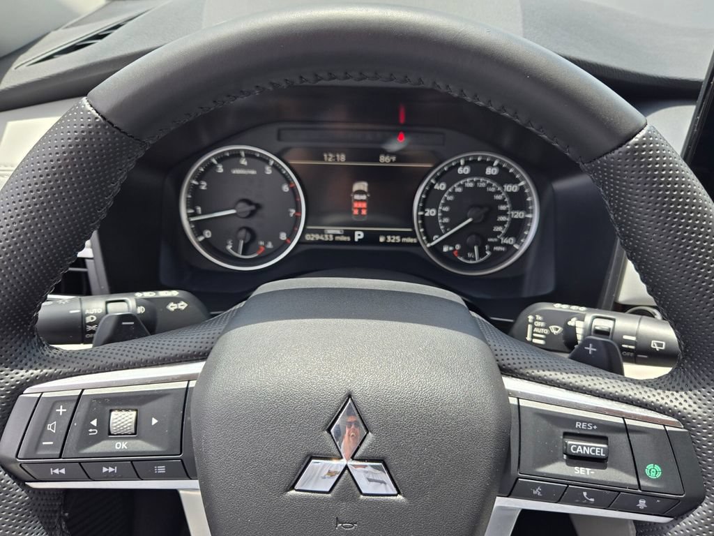 Used 2025 Mitsubishi Outlander SE FWD image 24