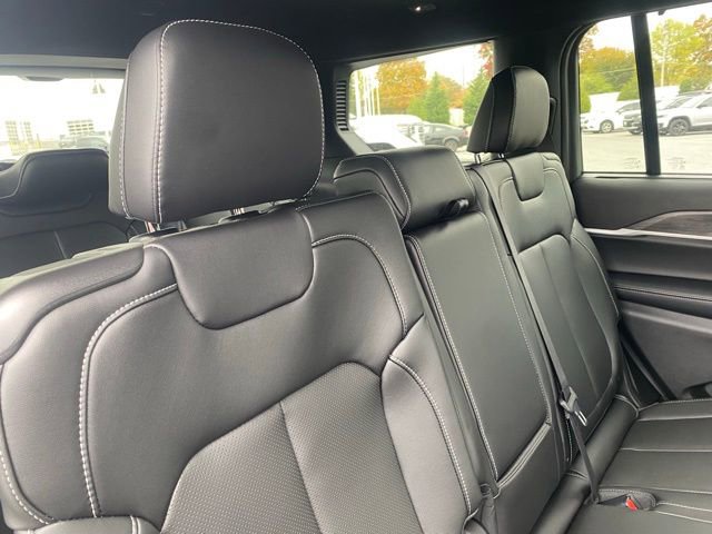 New 2025 Jeep Grand Cherokee L Limited w/ Luxury Tech Group II image 34