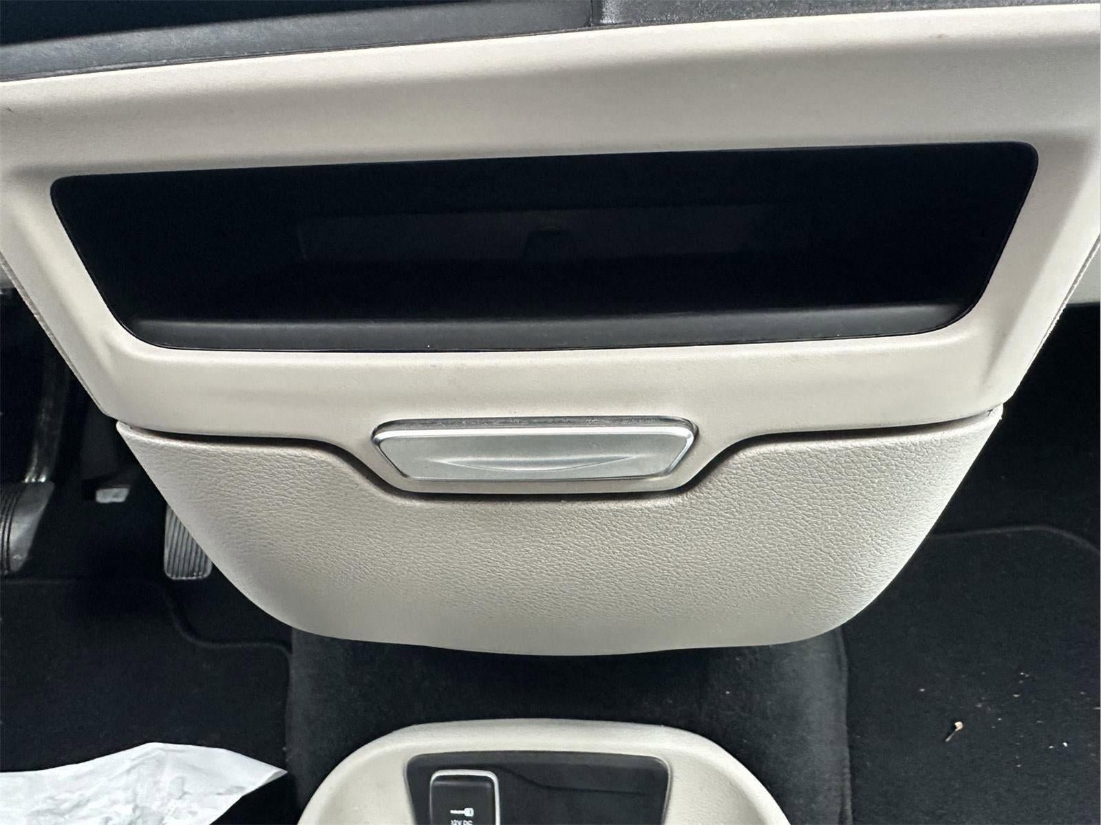 Used 2024 Chrysler Pacifica Select FWD image 30