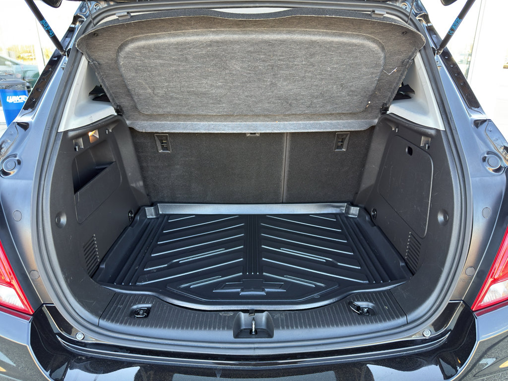 Used 2022 Chevrolet Trax LT w/ Midnight Edition image 36