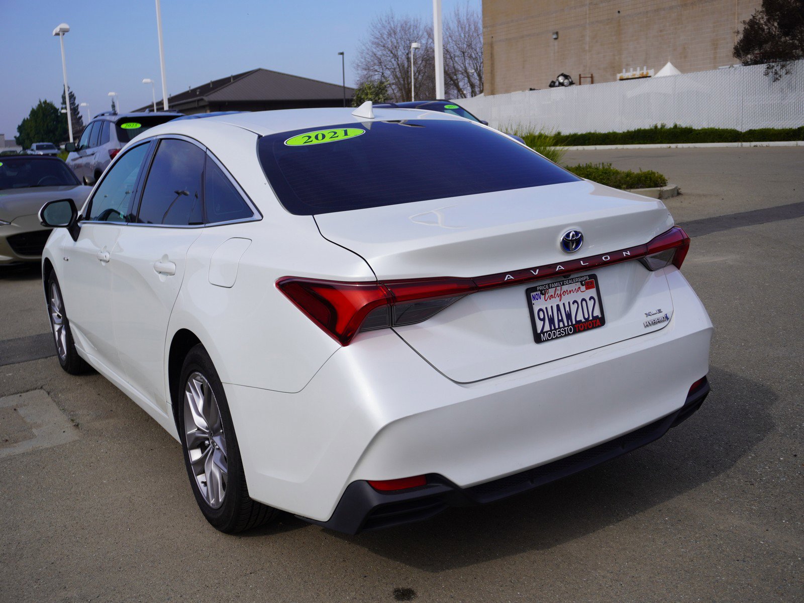 Used 2021 Toyota Avalon XLE w/ Moonroof Package image 8