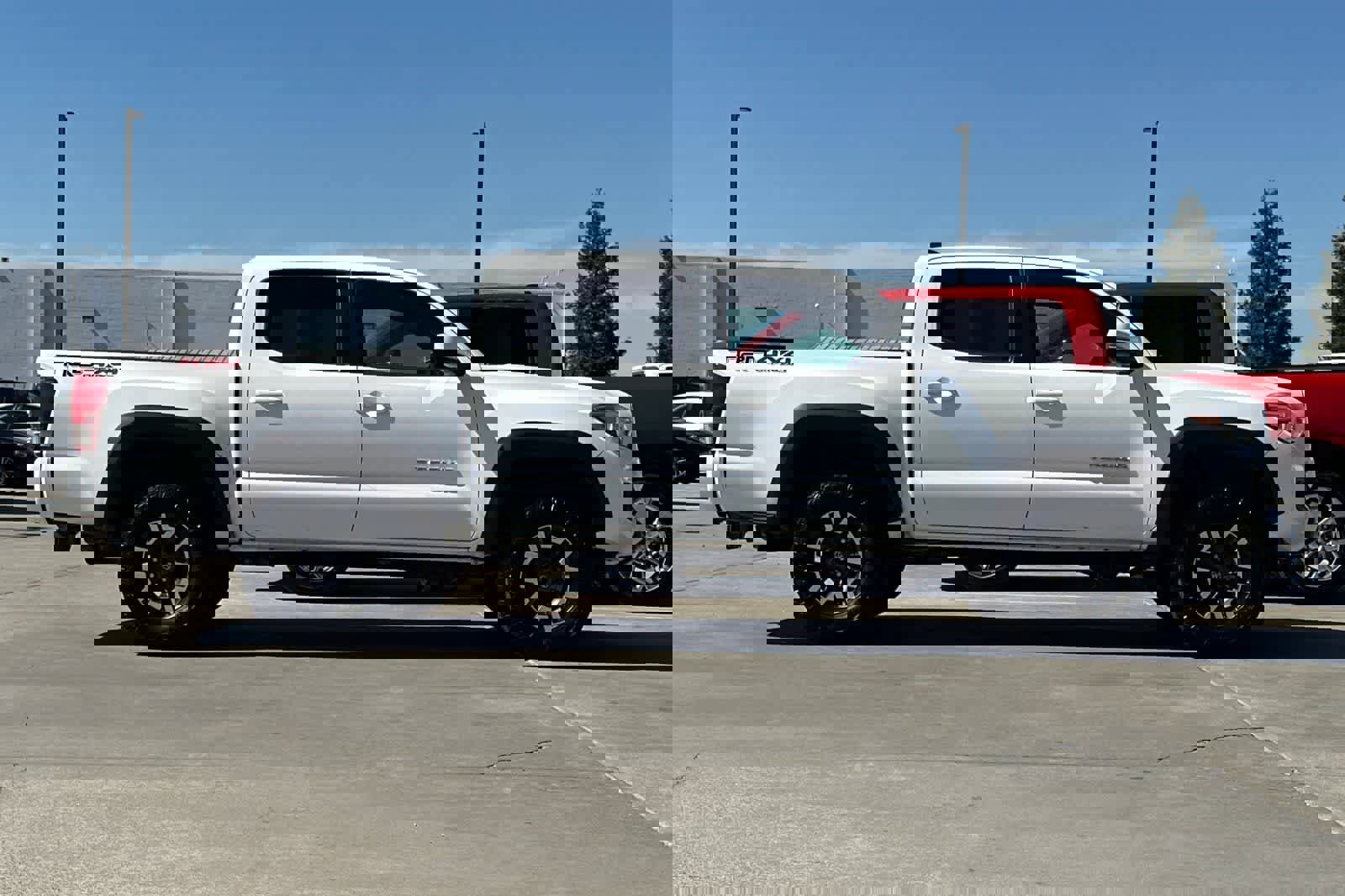 Used 2016 Toyota Tacoma TRD Off-Road w/ Premium & Technology Package image 9