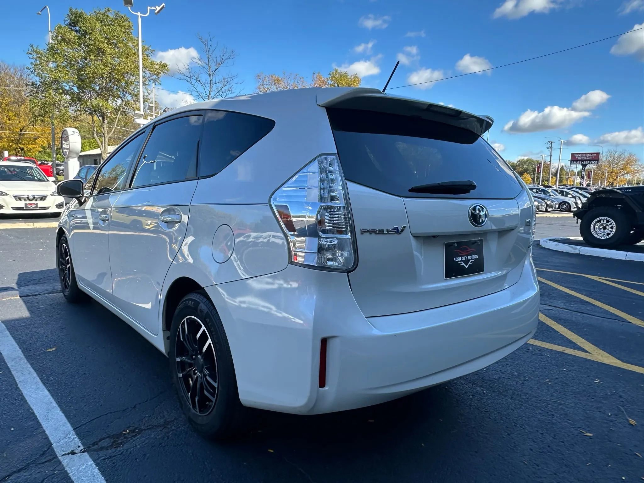 Used 2014 Toyota Prius V Two image 5