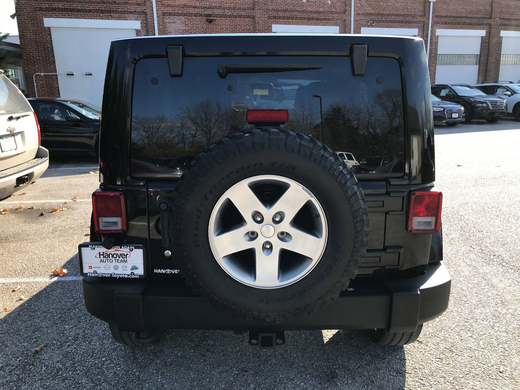 Used 2012 Jeep Wrangler Unlimited Rubicon w/ Connectivity Group image 6