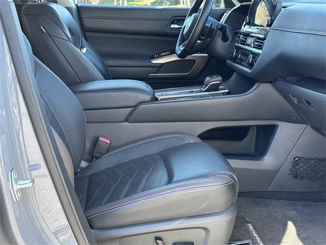 Used 2022 Nissan Pathfinder Platinum w/ Cargo Package image 14