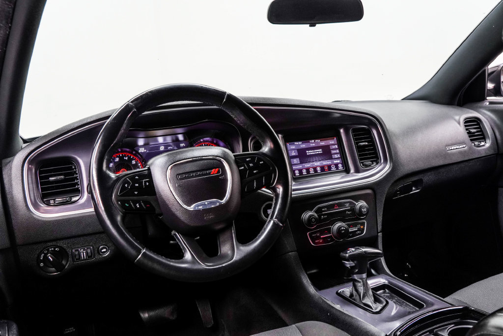 Used 2018 Dodge Charger SXT w/ Blacktop Package RWD image 6