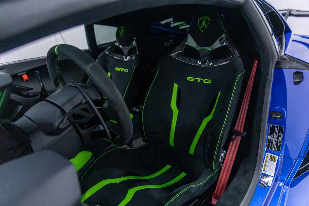 Used 2022 Lamborghini Huracan STO RWD image 33