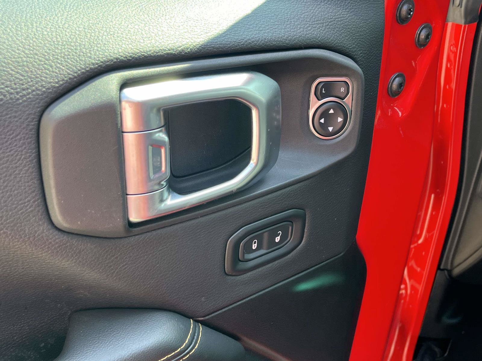 Used 2026 Jeep Wrangler Unlimited Sahara AWD/4WD image 17