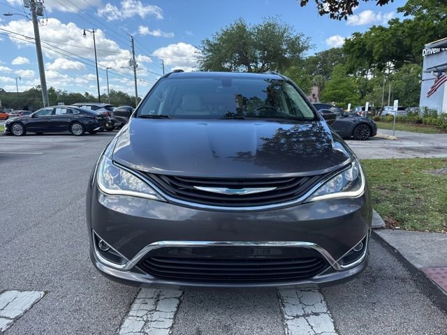 Used 2018 Chrysler Pacifica Touring-L FWD image 3