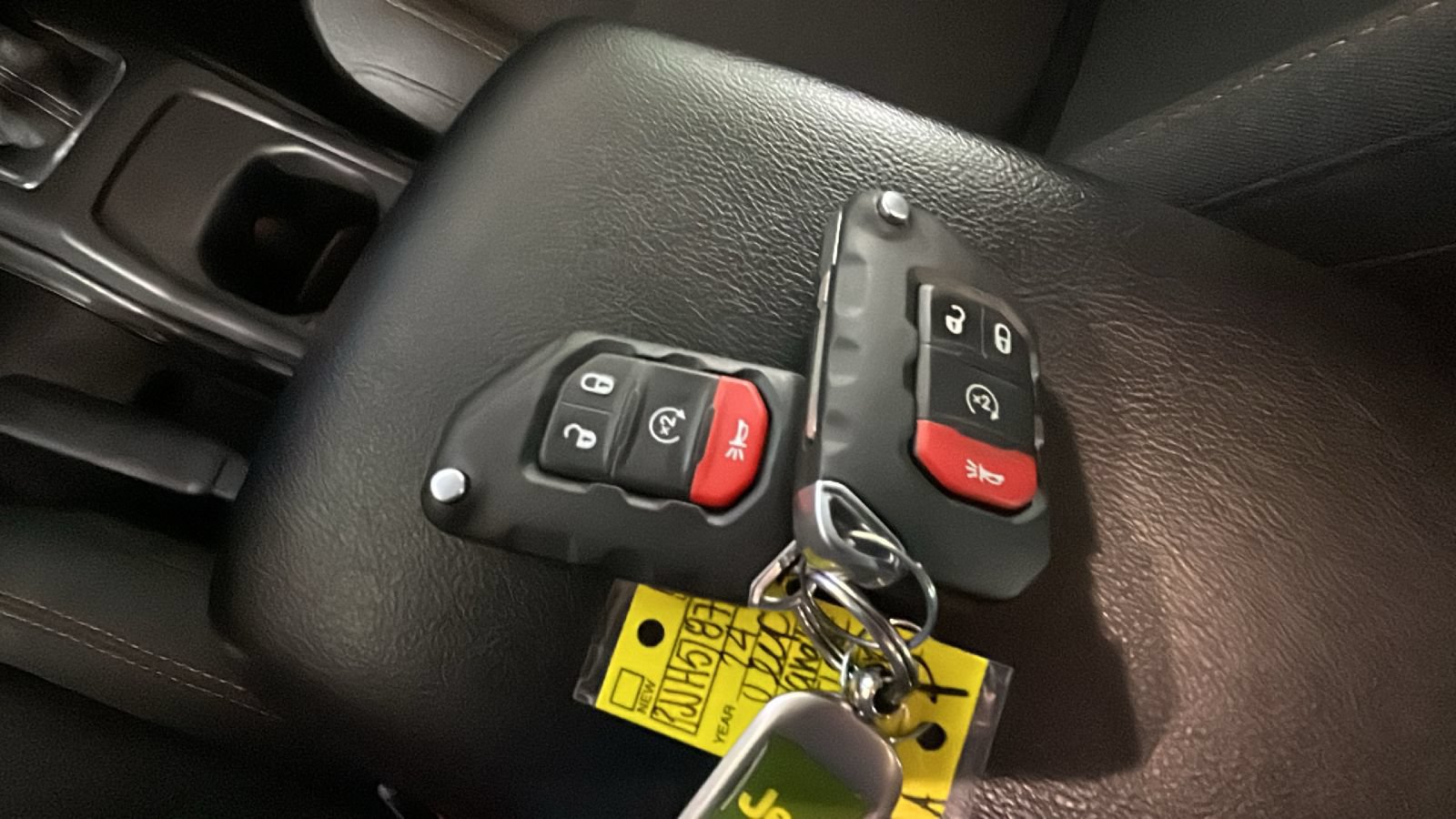 Used 2024 Jeep Wrangler Unlimited w/ Convenience Group AWD/4WD image 24