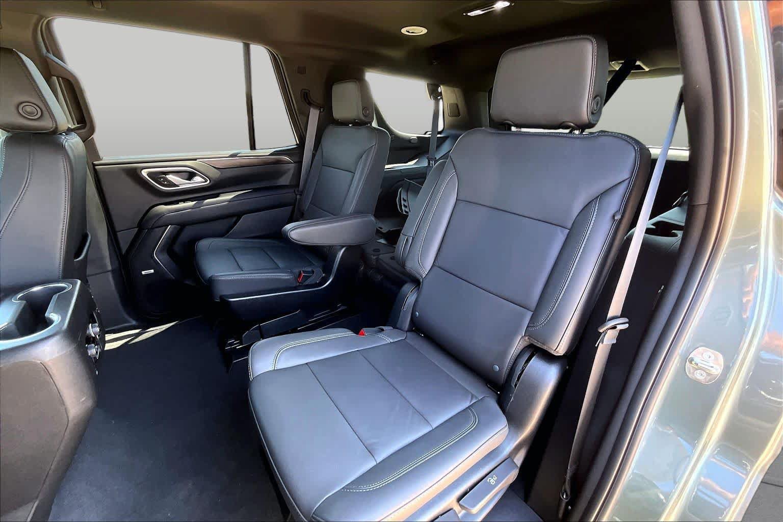 Used 2024 Chevrolet Tahoe LT w/ Luxury Package RWD image 21