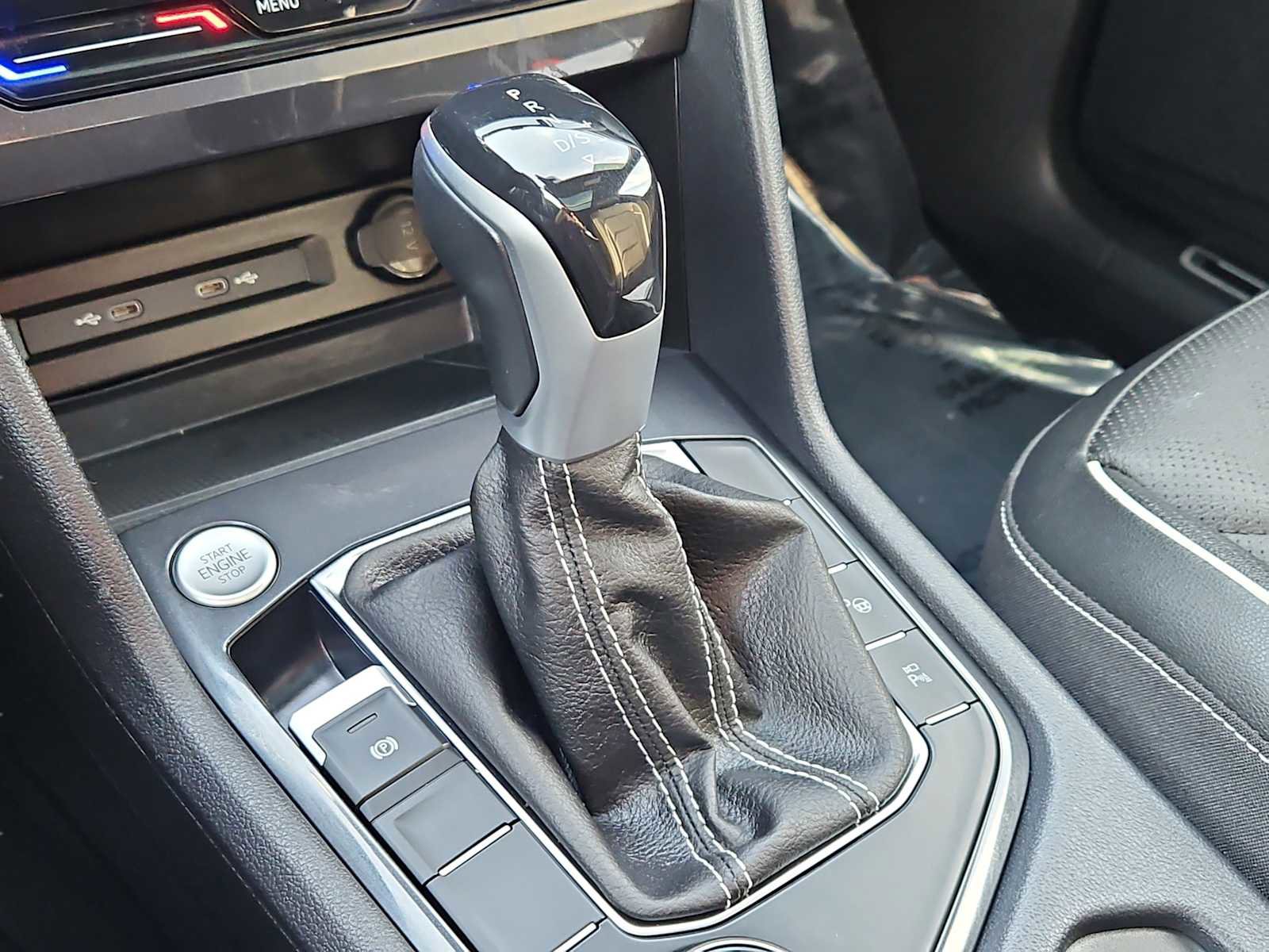 Certified 2023 Volkswagen Tiguan SEL R-Line image 34