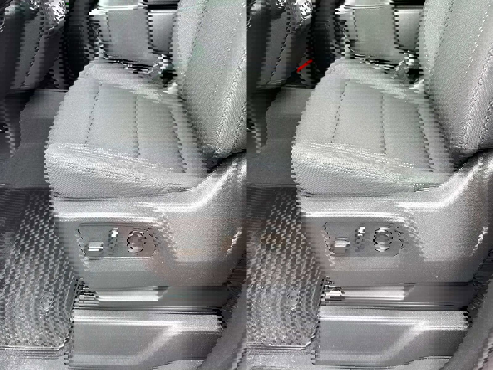 Used 2025 Chevrolet Silverado 1500 Custom image 14